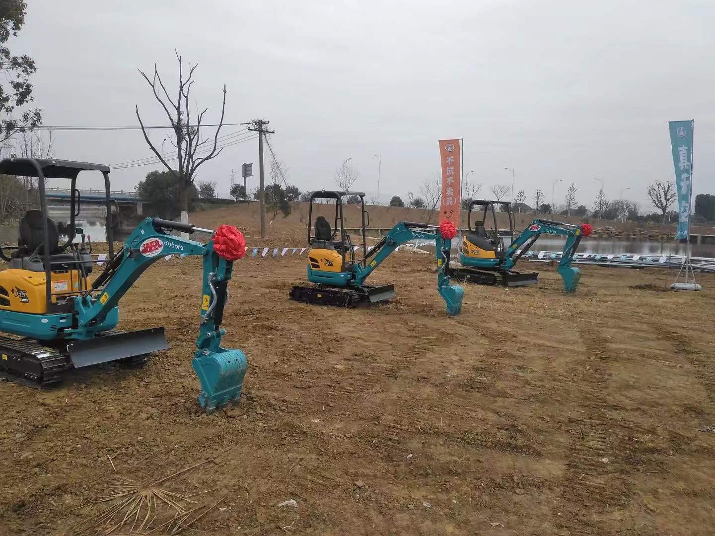 冠捷工程雙旦期間推出微挖租賃優(yōu)惠政策！(圖1)